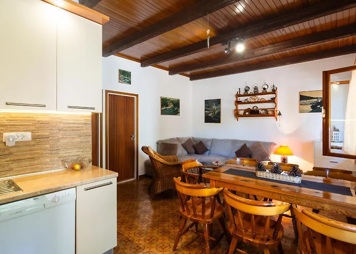 Lovely In Hvar With Wifi * 흐바르